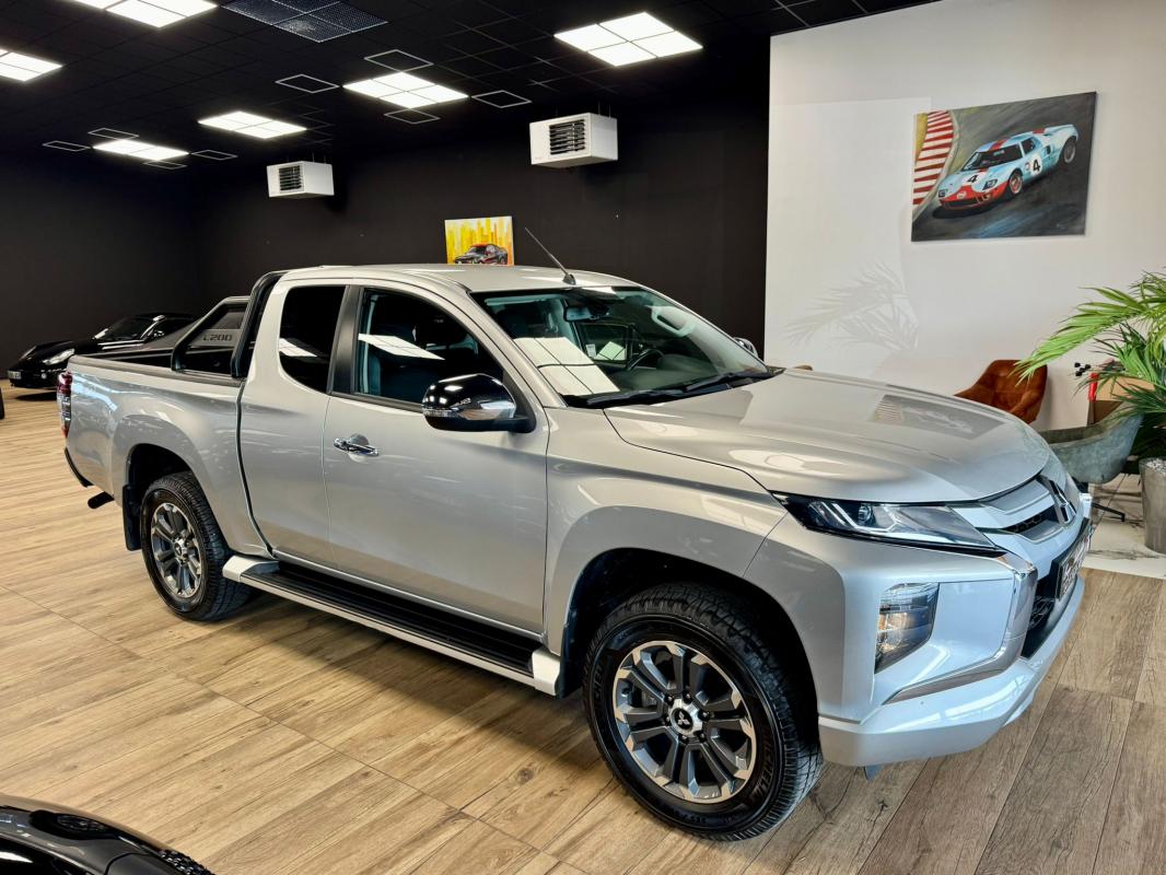 MITSUBISHI L200 - III (2) CLUB CABINE 2.2 DI-D 150 INTENSE MY20 (2022)